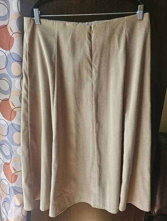 Dressbarn Beige Women’s Skirt - Classic Neutral Style Size 16 - Picture 2 of 5